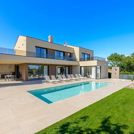 D&l By Istrialux Vila *