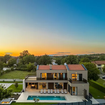 D&l By Istrialux Vila Kringa